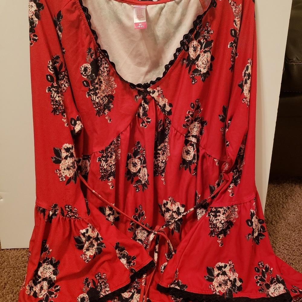 Red Flowery No Boundaries blouse- 2X(19-21)